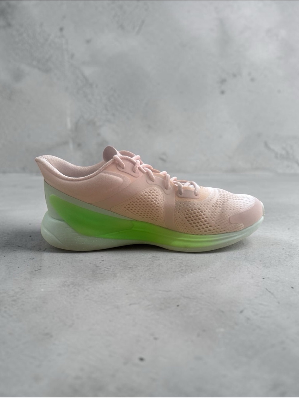 Lululemon Blissfeel Women's Running Shoe Butter Pink/Scream Green Colorway Sz 9